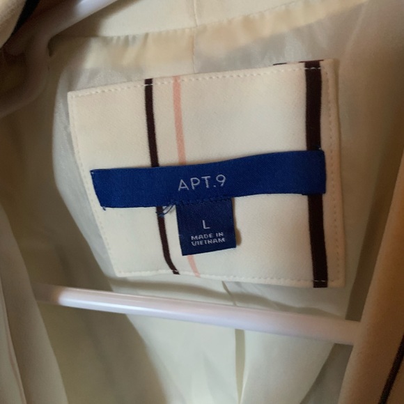 White Apt 9 blazer - Picture 3 of 3